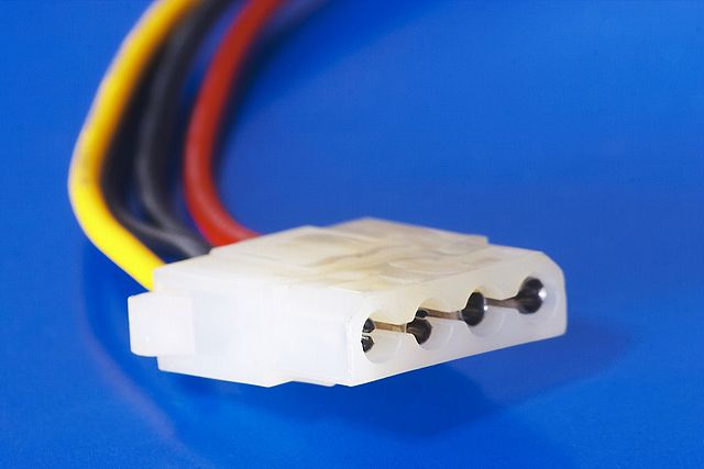 File:Molex female connector.jpg